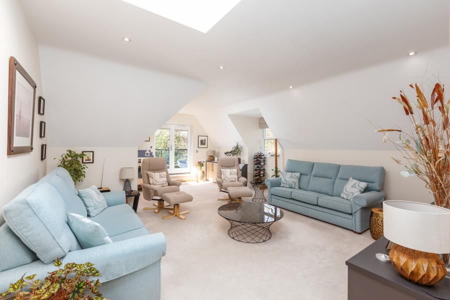 3 bed flat for saleAscot, Berks SL5 photo 5