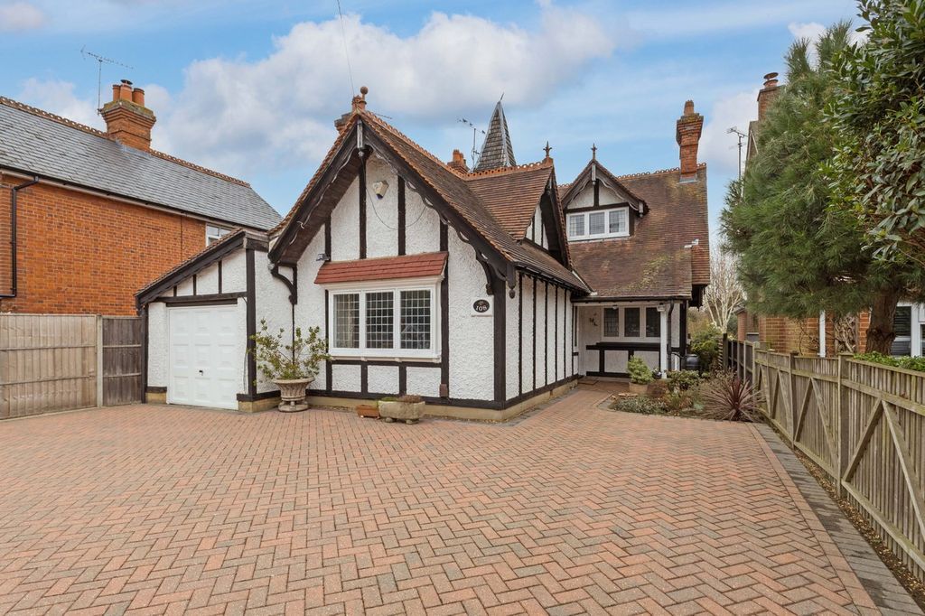 5 bed detached house for saleAll Saints Avenue, Maidenhead SL6