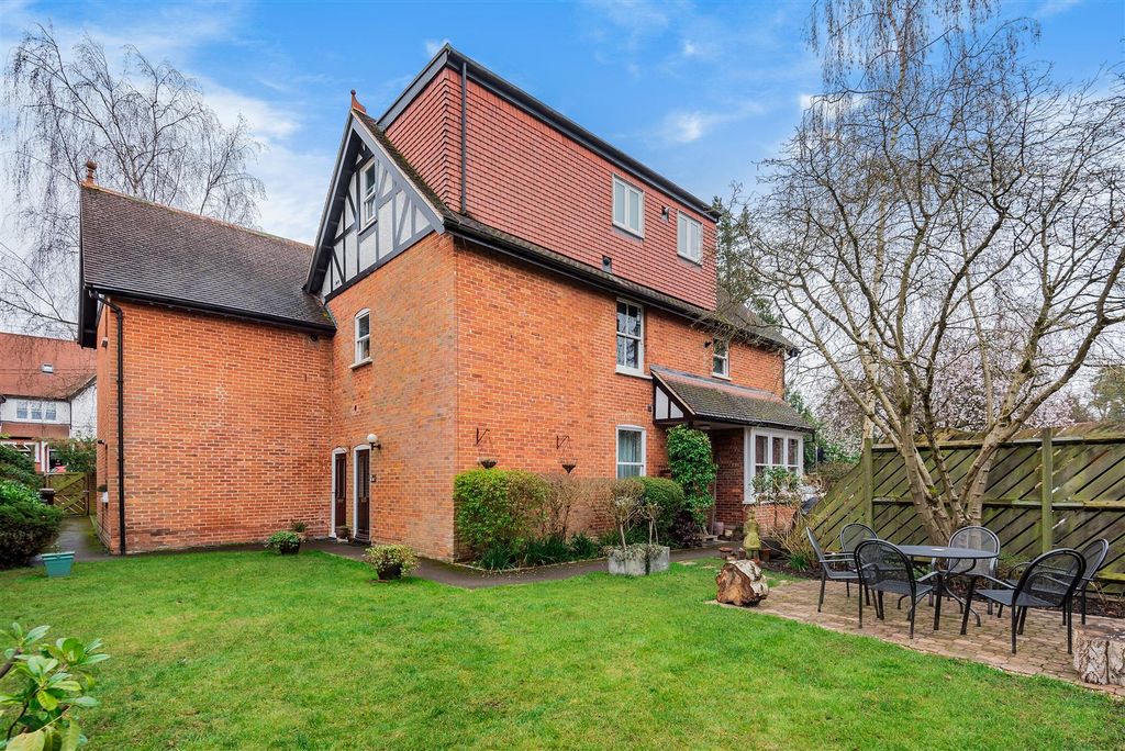 Additional image 10 of 2 bed flat for saleDukes Ride, Crowthorne, Berkshire RG45