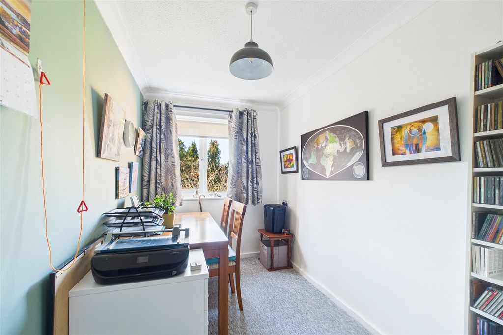 Additional image 7 of 2 bed flat for saleHuntsgreen Court, Bracknell, Berkshire RG12