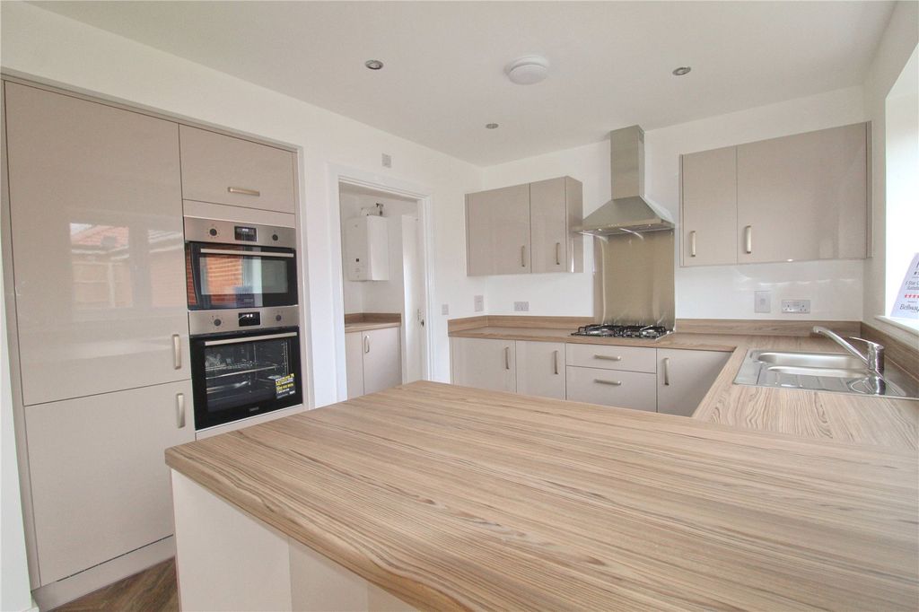 4 bed detached house for salePlot 105, Weavers Meadow, Trowbridge BA14 photo 5