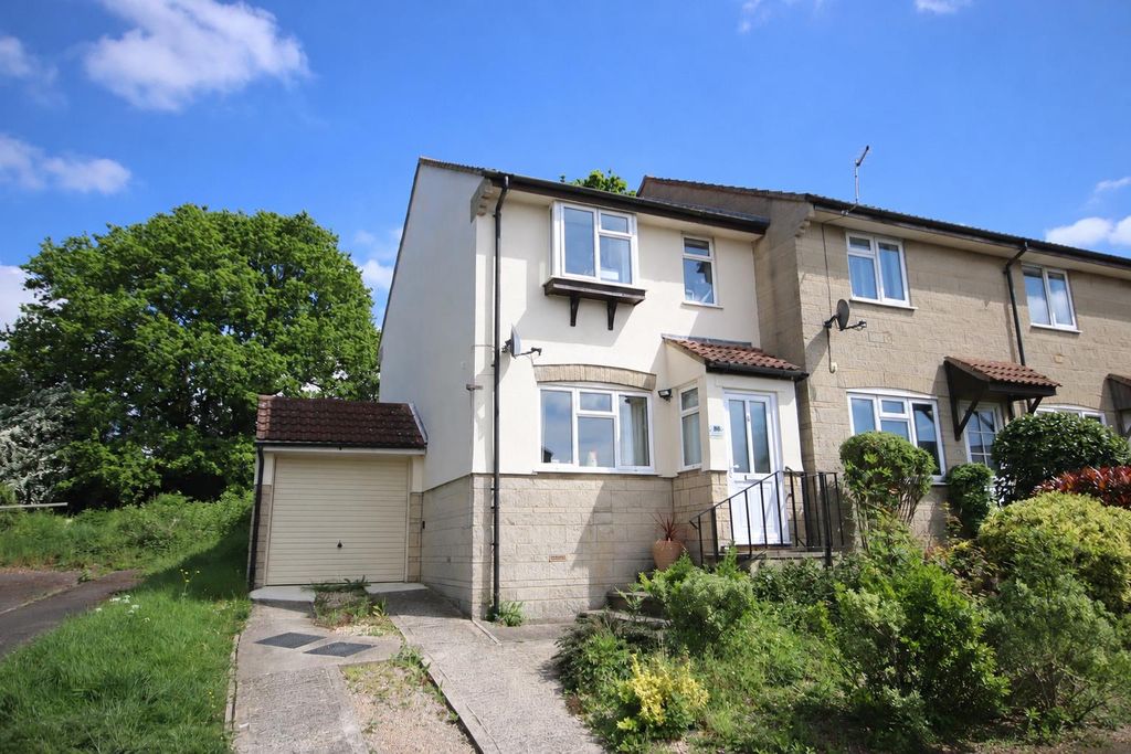 3 bed end terrace house for saleDarcy Close, Chippenham SN15