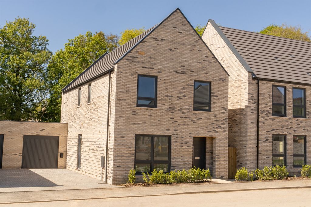4 bed detached house for saleSwindon Road, Highworth, Swindon SN6