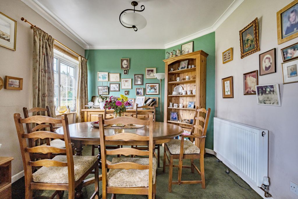 3 bed semi-detached house for saleDevizes Road, Bromham SN15 photo 4