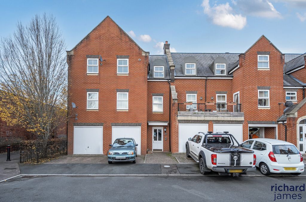 2 bed flat for saleRodbourne, Swindon SN2