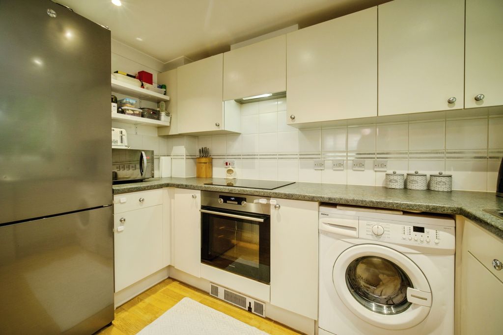 Additional image 18 of 2 bed flat for saleSycamore Rise, Bracknell RG12
