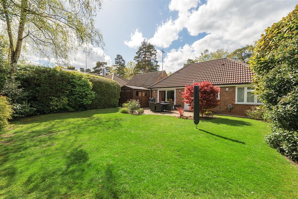 Additional image 19 of 3 bed detached bungalow for saleWiltshire Avenue, Crowthorne, Berkshire RG45