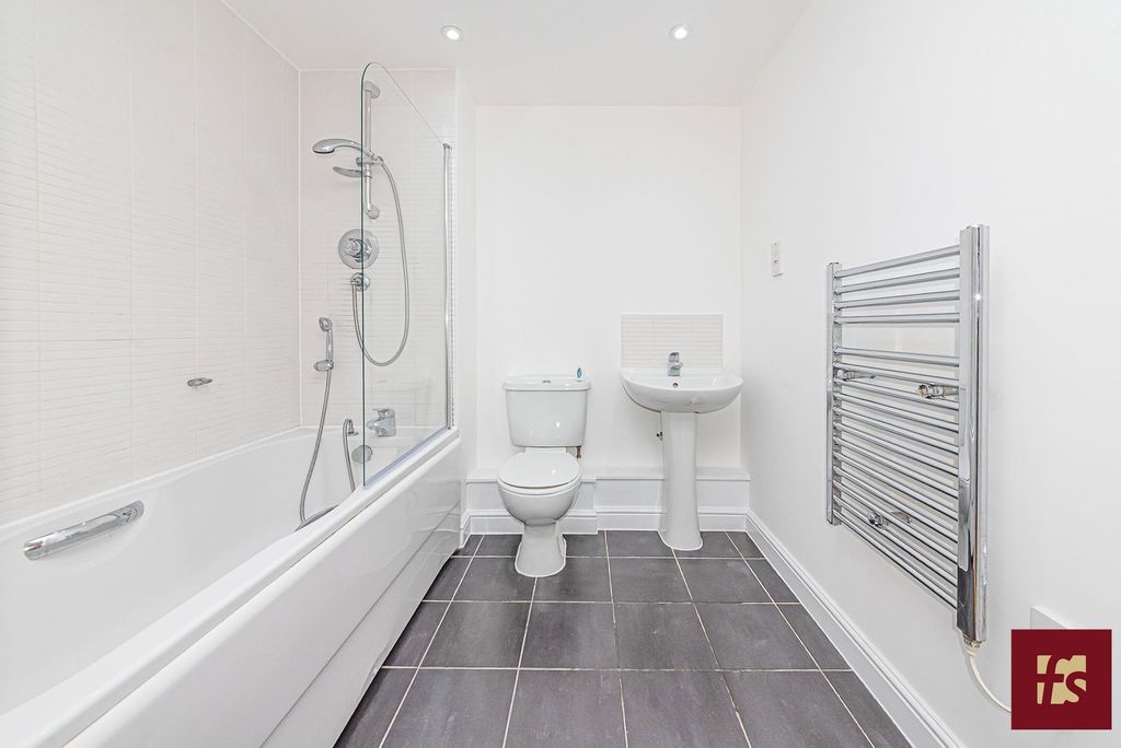 Additional image 15 of 2 bed flat for saleHeath Hill Road South, Crowthorne, Berkshire RG45