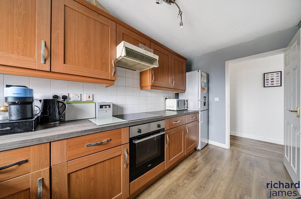 Additional image 4 of 2 bed flat for saleWoodhouse Road, Walcot, Swindon SN3