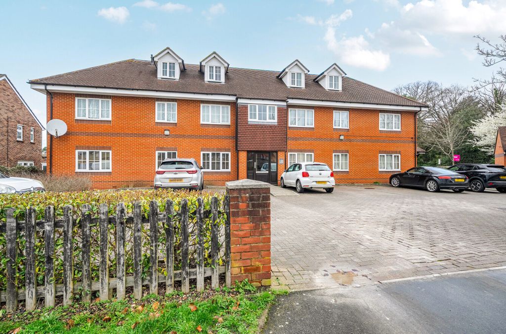 Additional image 11 of 2 bed flat for saleRoebuck Estate, Binfield, Bracknell, Berkshire RG42