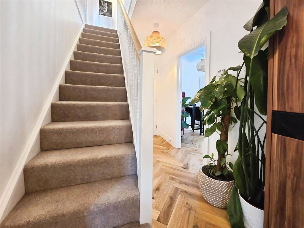 Additional image 4 of 3 bed detached house for saleRedstart Croft, Bracknell, Berkshire RG12
