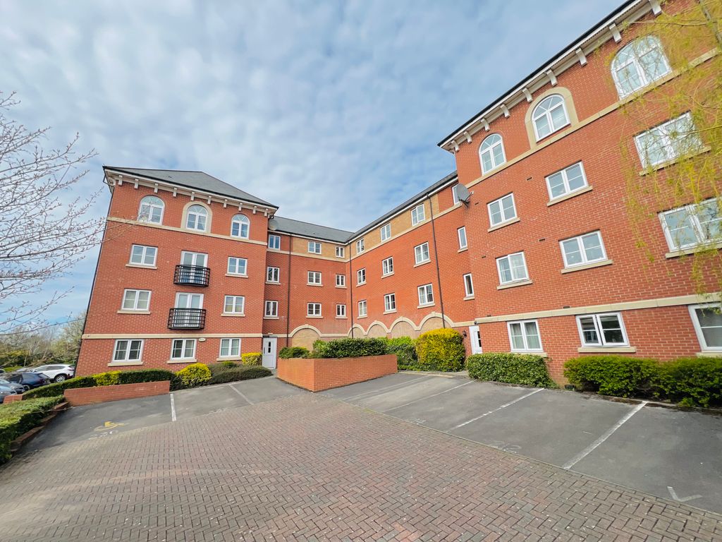 2 bed flat for salePadstow Road, Swindon SN2