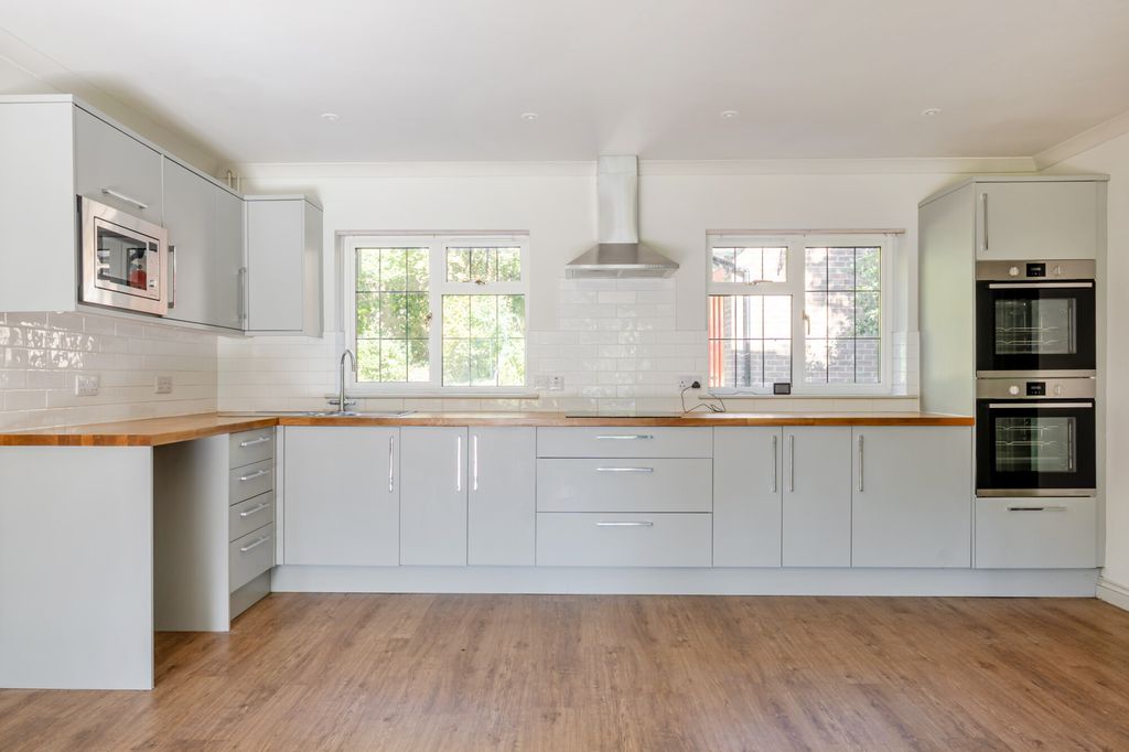 Additional image 2 of 5 bed detached house for saleBath Road, Marlborough SN8