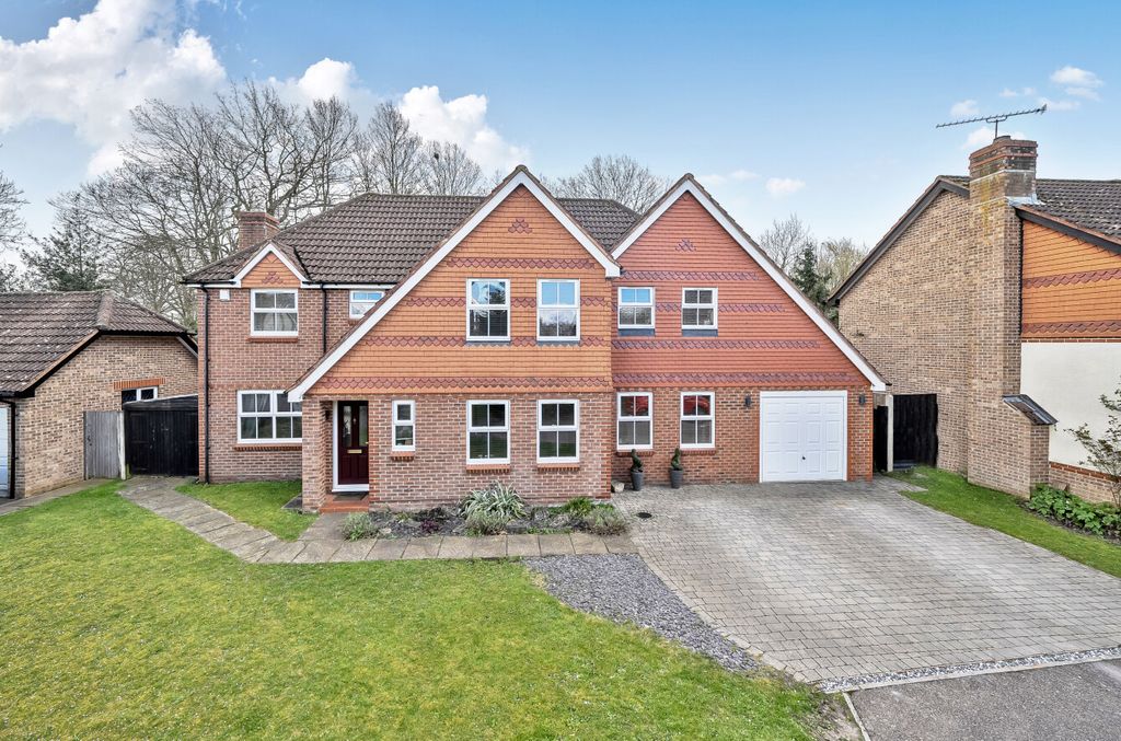 5 bed detached house for saleBedfordshire Down, Warfield, Bracknell, Berkshire RG42