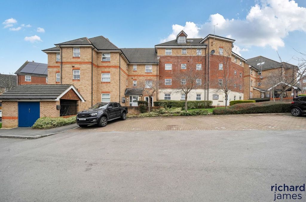 2 bed flat for saleRedhouse, Swindon SN25