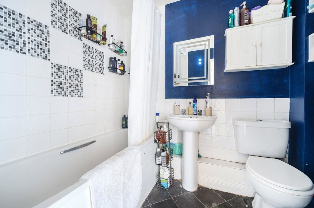 Additional image 9 of 2 bed flat for saleRoebuck Estate, Binfield, Bracknell, Berkshire RG42