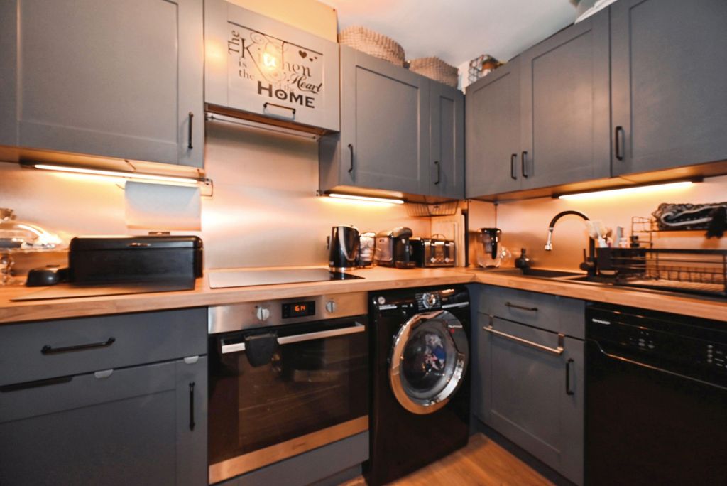 2 bed flat for saleKelvin Gate, Bracknell RG12