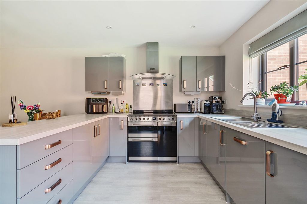 4 bed detached house for saleStrawberry Fields, Easterton SN10 photo 3
