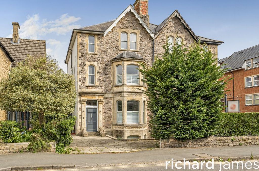 5 bed semi-detached house for saleBath Road, Old Town, Swindon SN1