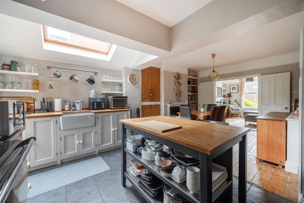 Additional image 3 of 3 bed terraced house for saleCambridge Road, Crowthorne, Berkshire RG45