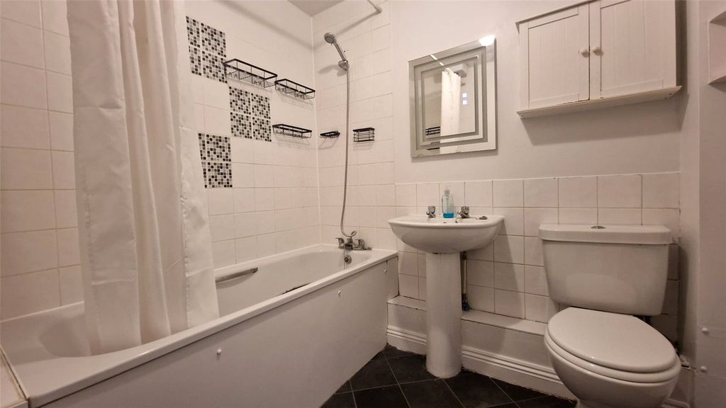 Additional image 8 of 2 bed flat for saleRoebuck Estate, Binfield, Bracknell, Berkshire RG42