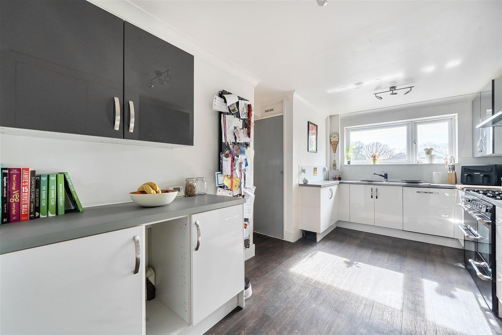 Additional image 5 of 4 bed semi-detached house for saleSouth Meadow, Crowthorne, Berkshire RG45