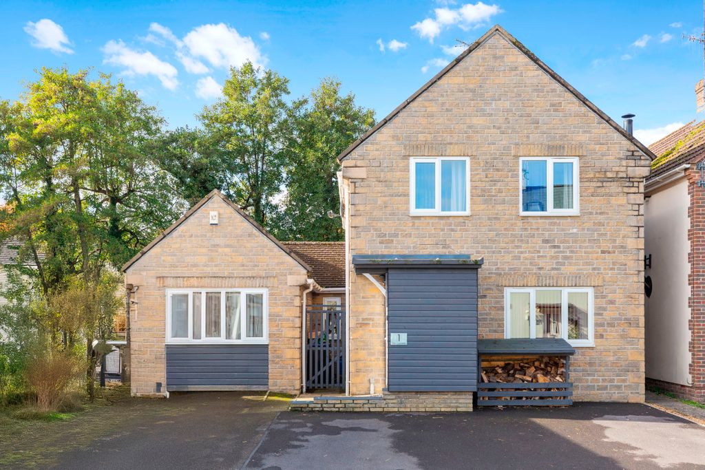 4 bed detached house for saleThe Laurels, Oddford Vale, Tisbury, Salisbury SP3