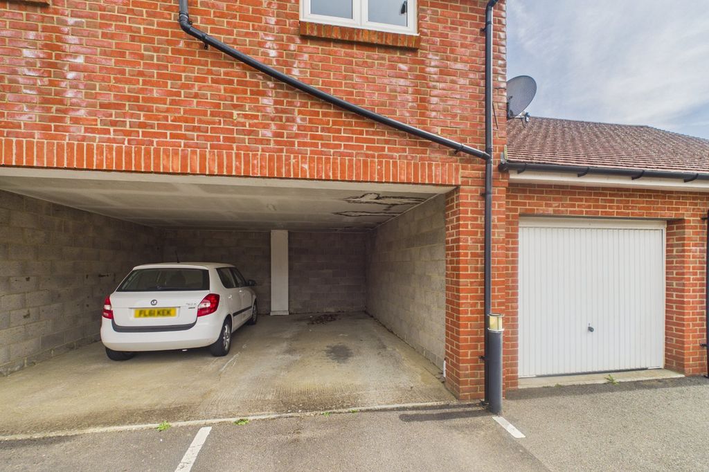 Additional image 13 of 4 bed semi-detached house for saleEagle Way, Bracknell, Berkshire RG12