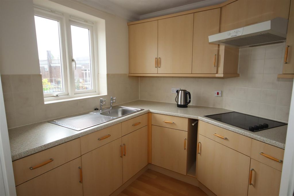 Additional image 7 of 1 bed flat for saleCastle Lodge, Gladstone Road, Chippenham SN15