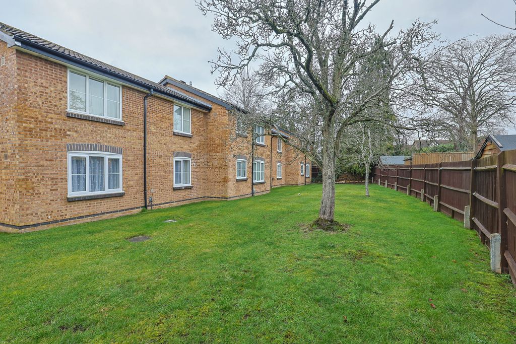 Additional image 17 of 1 bed flat for saleAldworth Close, Bracknell RG12
