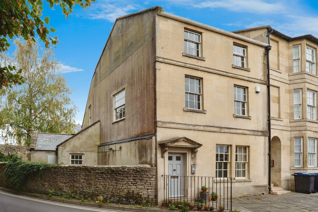 3 bed semi-detached house for saleSt. Mary Street, Chippenham SN15