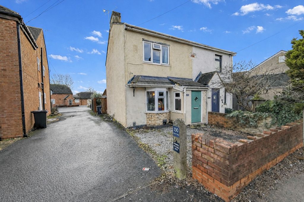 2 bed semi-detached house for saleBeechcroft Road, Swindon, 7 SN2