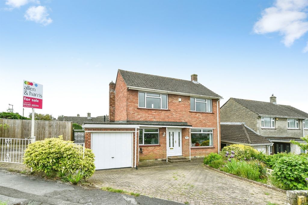 3 bed detached house for saleSeymour Road, Chippenham SN15