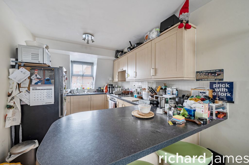 Additional image 4 of 2 bed flat for saleKimmeridge Court, Old Town, Swindon SN1