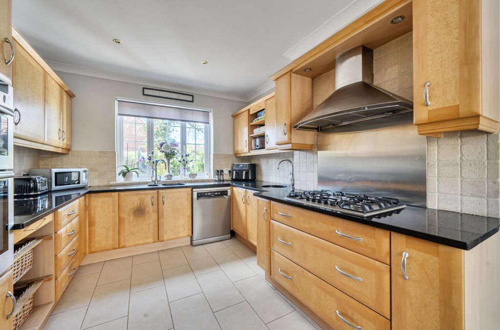 Additional image 7 of 4 bed detached house for saleJigs Lane South, Warfield, Bracknell RG42