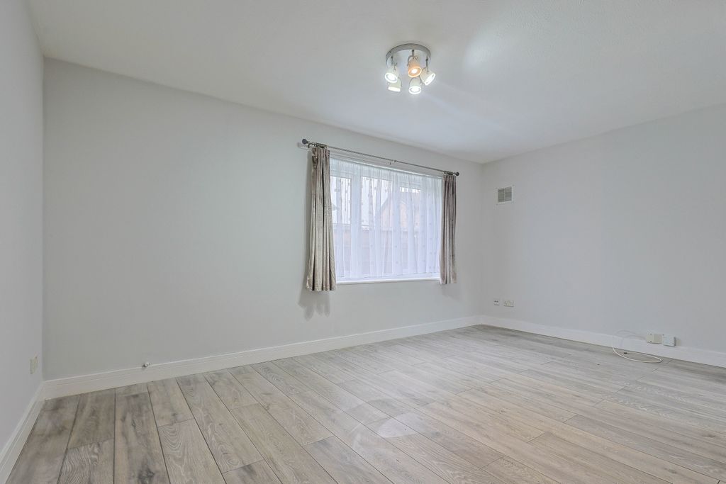 Additional image 14 of 1 bed flat for saleAldworth Close, Bracknell RG12
