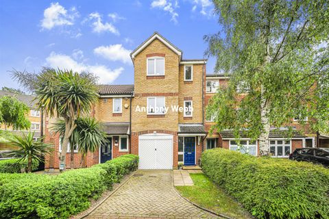Westminster Drive, Palmers Green N13
