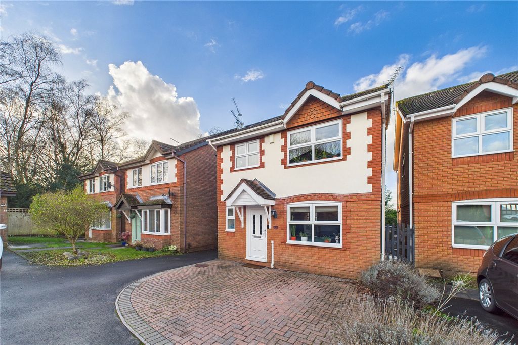 3 bed detached house for saleNorman Keep, Warfield, Berkshire RG42