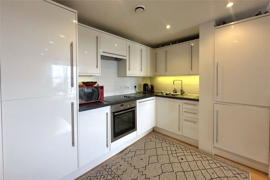 Additional image 4 of 2 bed flat for saleFrimley Road, Camberley, Surrey GU15