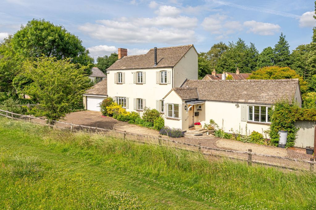 3 bed detached house for saleWest Street, Great Somerford SN15