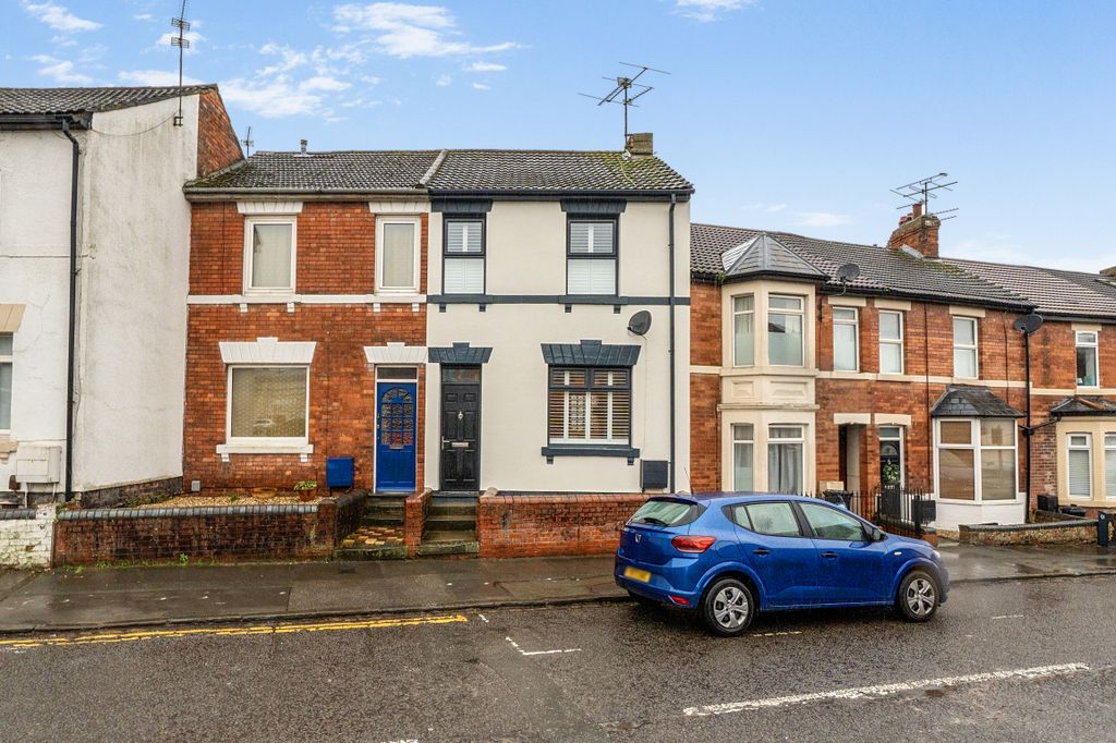 3 bed terraced house for saleEastcott Road, Old Town, Swindon SN1