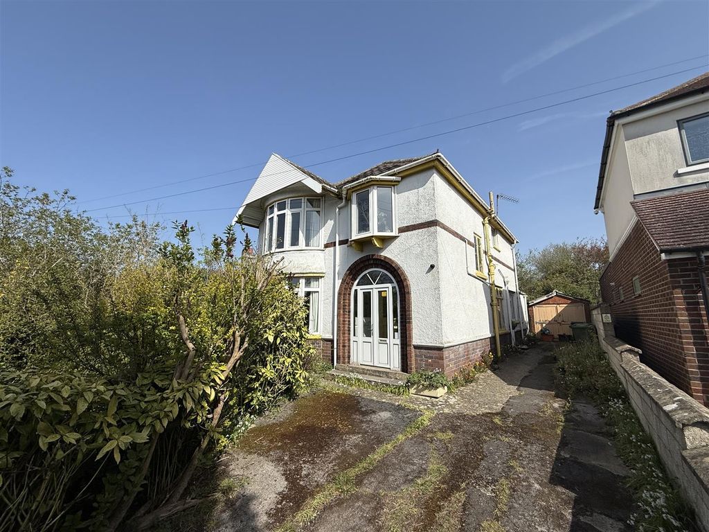 4 bed detached house for saleMarlborough Road, Swindon SN3