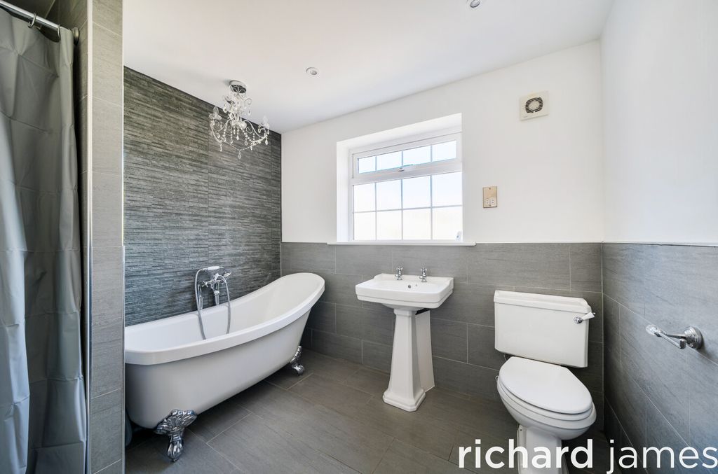 Additional image 10 of 4 bed end terrace house for saleChurch Walk South, Rodbourne Cheney, Swindon SN2