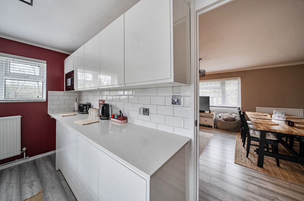 Additional image 4 of 2 bed flat for saleEarlswood, Bracknell RG12
