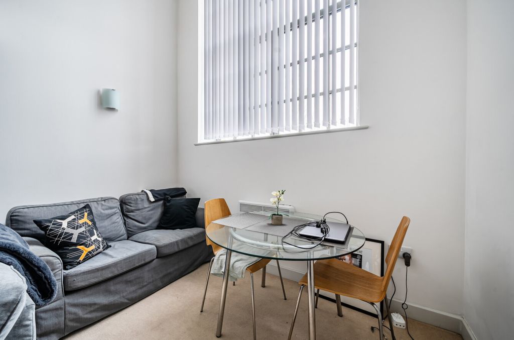 1 bed flat for saleChain Testing House, Evening Star Lane, Swindon SN2 photo 4