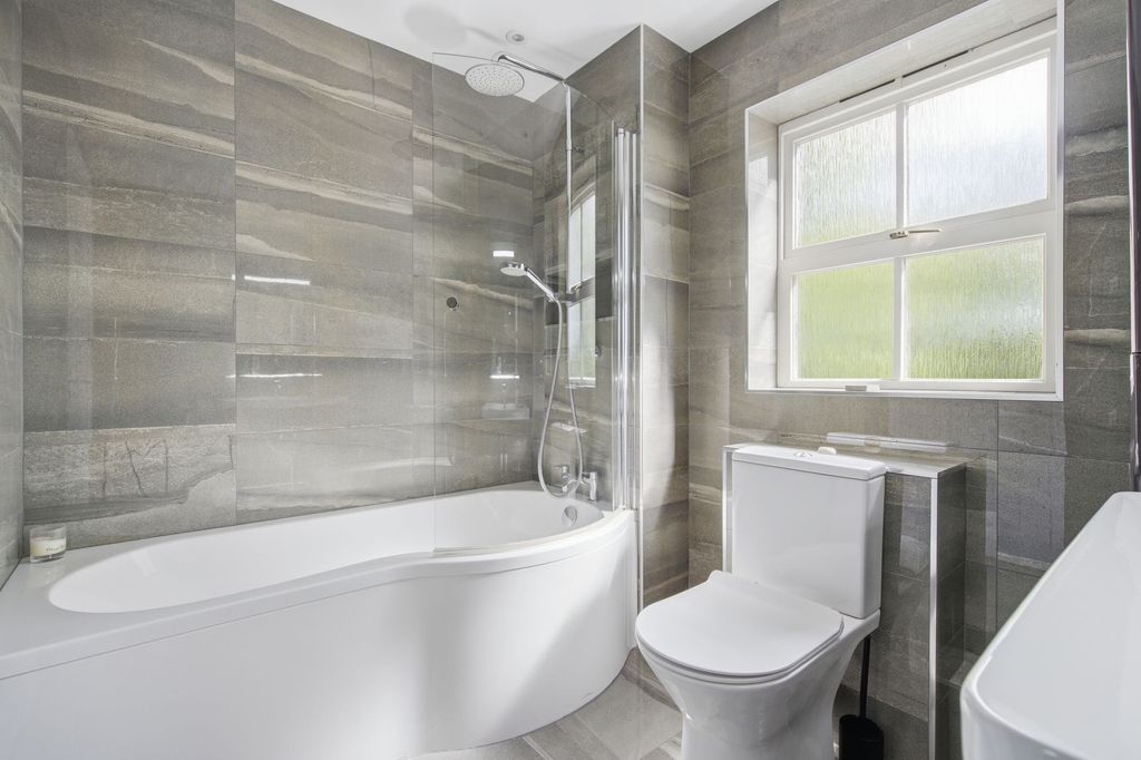 Additional image 10 of 4 bed detached house for saleRoundshead Drive, Warfield RG42