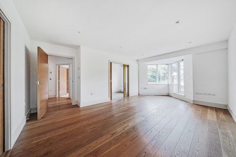 Strand Drive, Richmond TW9