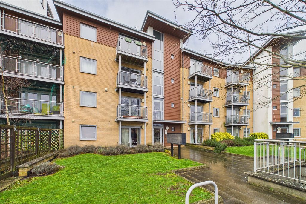 2 bed flat for saleKelvin Gate, Bracknell, Berkshire RG12