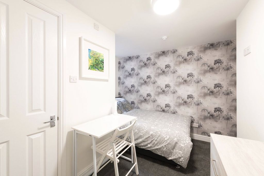 Additional image 35 of 10 bed terraced house for saleMilton Road, Swindon SN1