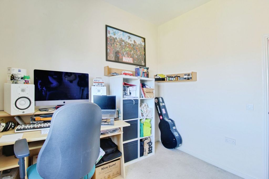 Additional image 7 of 2 bed flat for saleMaybold Crescent, Swindon SN25